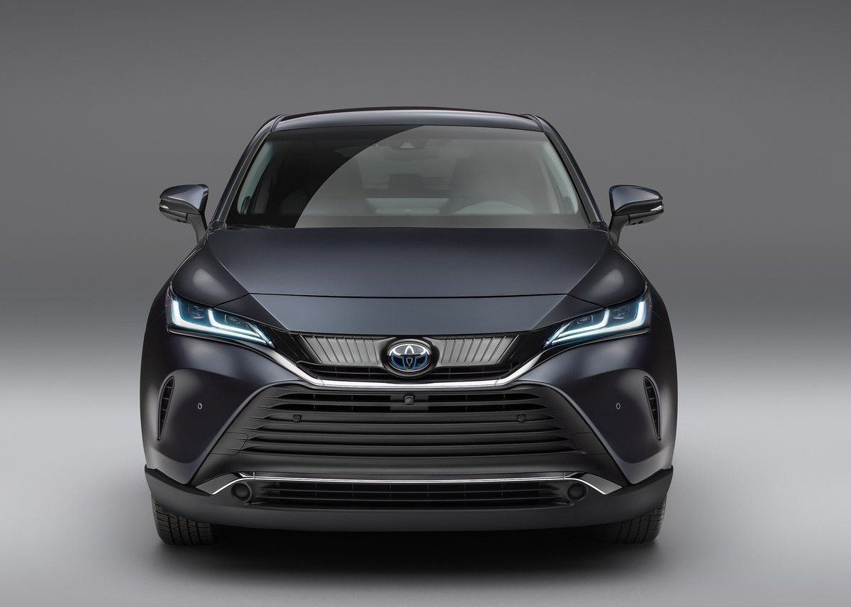 Diện mạo đầu xe Toyota Venza 2020 với lưới tản nhiệt lớn và đèn LED sắc nét