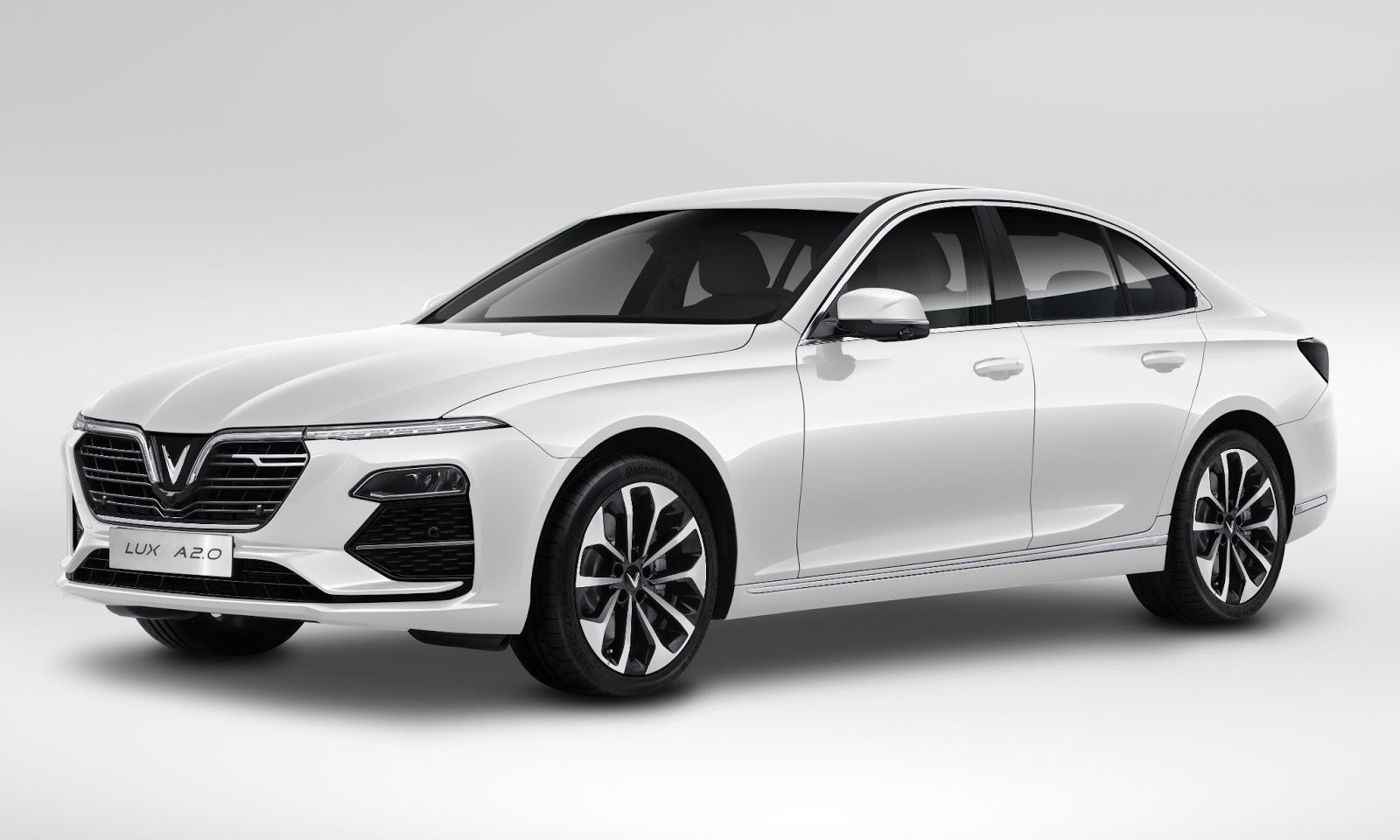 Động cơ tăng áp 2.0L và hộp số 8 cấp trên VinFast Lux A2.0