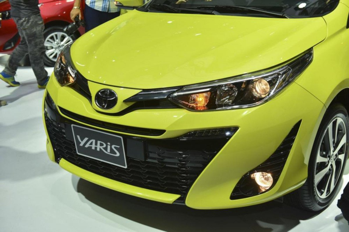 Đánh giá Toyota Yaris 2019: Mẫu xe đô thị tiện dụng Phần đầu xe Toyota Yaris 2019 với lưới tản nhiệt Keen Look