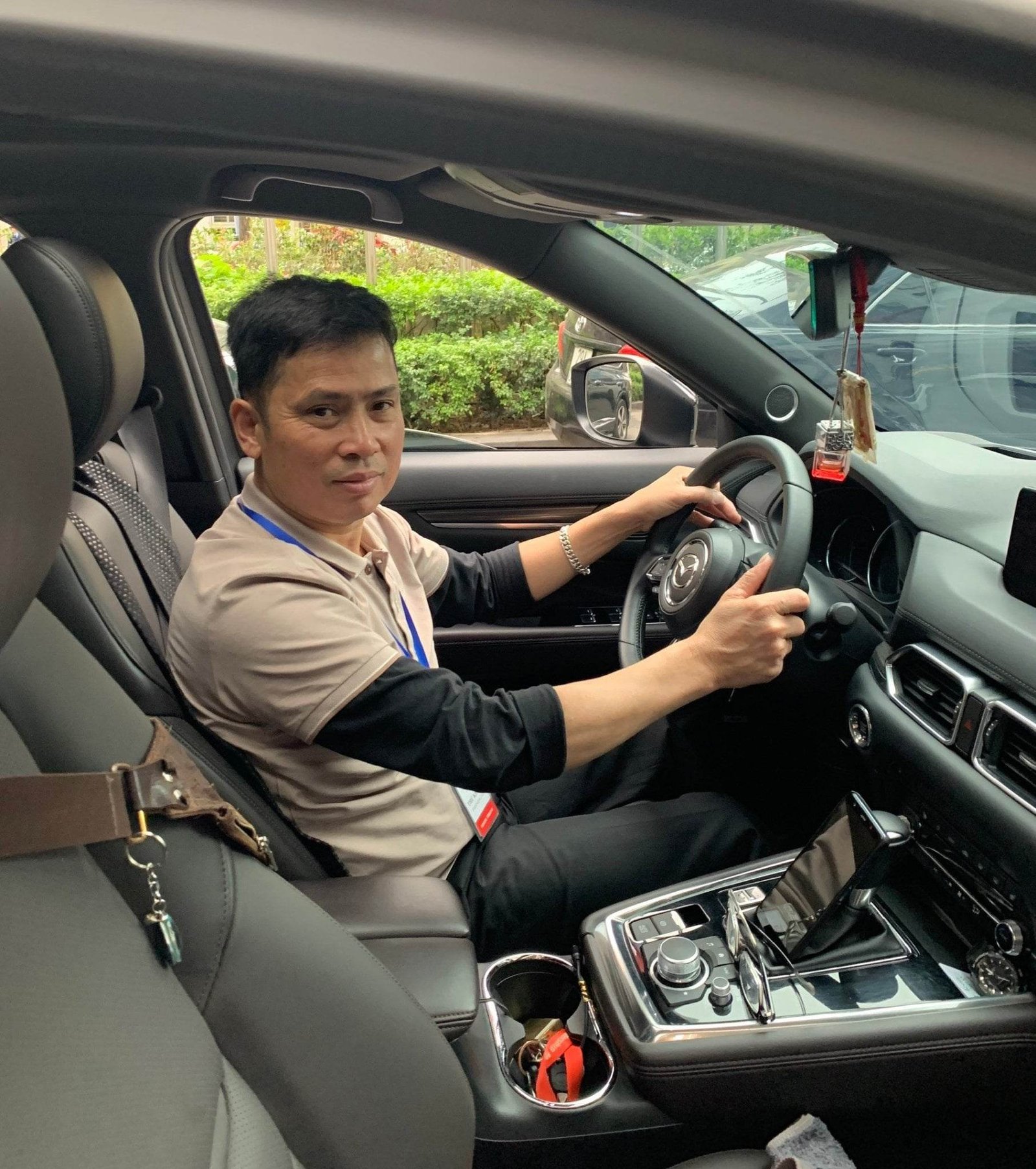Đàn ông hình ảnh lái xe ô tô: Phong cách & Ý nghĩa