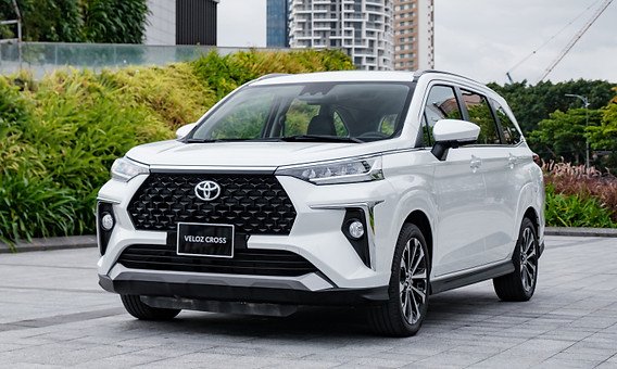 Nội thất xe 7 chỗ được xếp là xe ô tô con với ghế da sang trọng và không gian rộng rãi