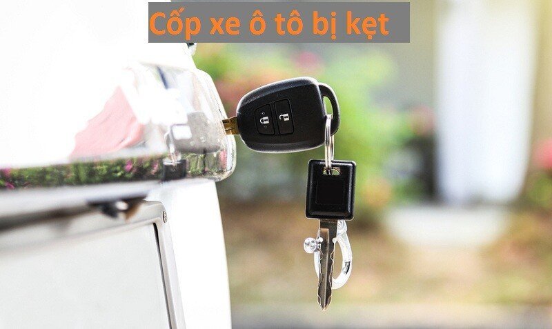 Cách mở cốp xe ô tô bị kẹt bằng tay đơn giản tại nhà
