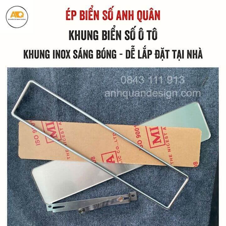 Khung biển số xe ô tô có cờ bằng inox chất lượng cao