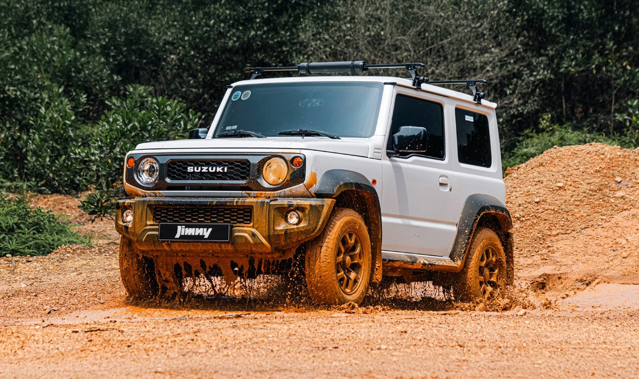 Đam Mê Xe Ô Tô: Từ Sở Thích Đến Phong Cách Sống Đỉnh Cao Suzuki Jimny khám phá địa hình, thể hiện đam mê xe ô tô off-road