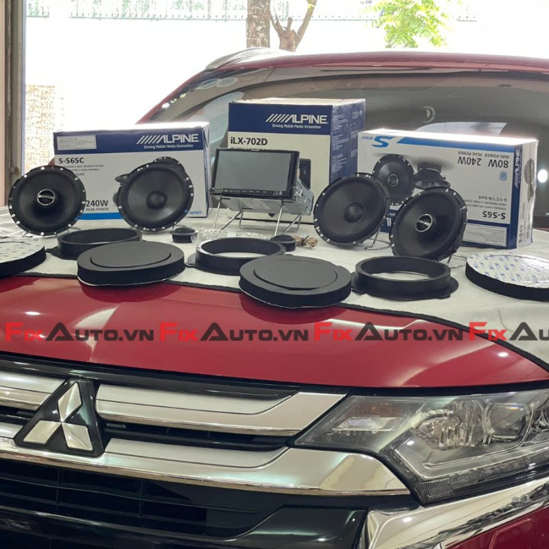 Lắp đặt loa sub cho xe Mitsubishi Outlander chuyên nghiệp