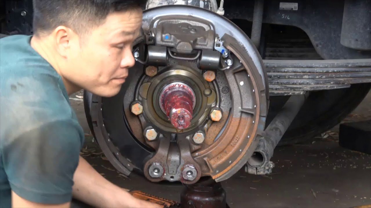 Kiểm tra và bảo dưỡng may ơ xe ô tô để đảm bảo an toàn khi vận hành