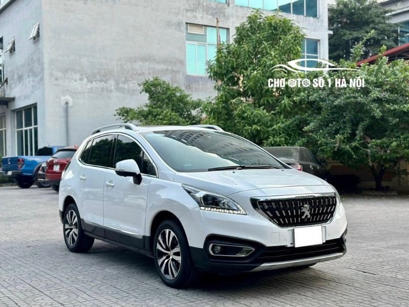 Hình ảnh một trong các mẫu xe ô tô Peugeot cũ phổ biến: Peugeot 3008 màu trắng.
