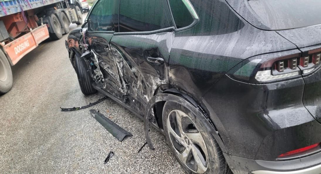 Xe ô tô Porsche nước nào sản xuất: Chiếc Porsche màu trắng hiện đại