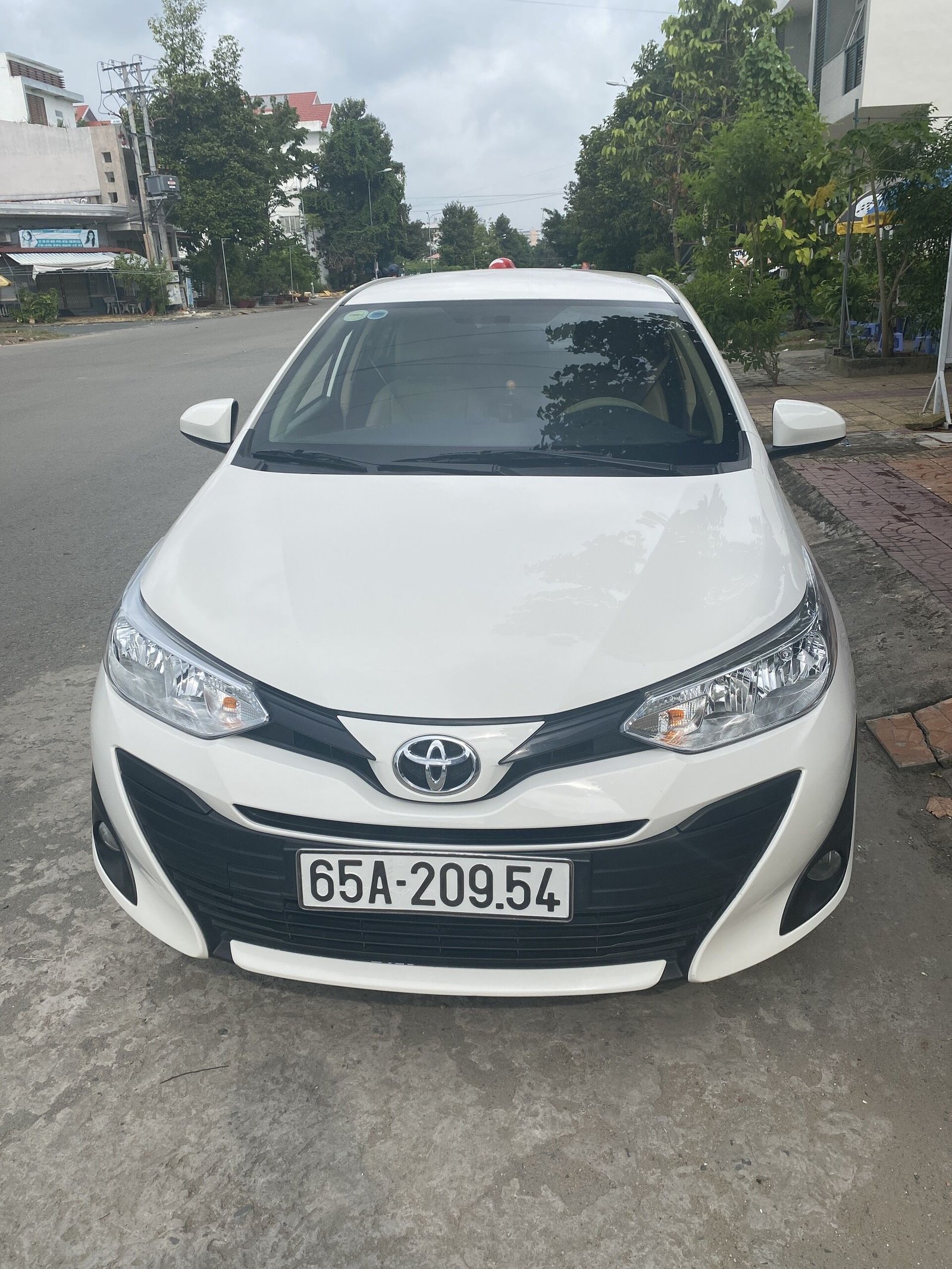 Giá thuê xe ô tô 4 chỗ Toyota Vios có tài xế, dịch vụ chuyên nghiệp