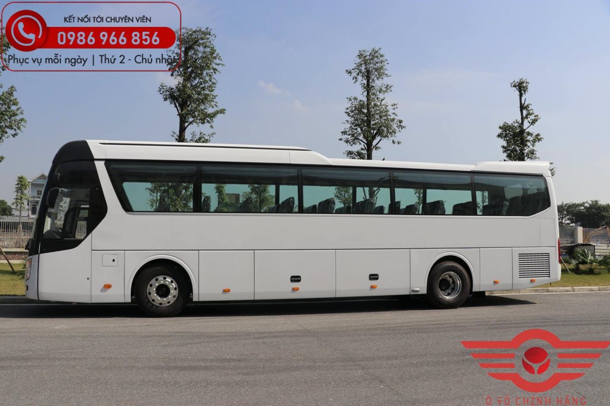 Xe Ô Tô 47 Chỗ Universe 1-5 Bầu Hơi: Lựa Chọn Tối Ưu