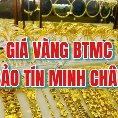 Biển hiệu Bảo Tín Minh Châu với thông tin giá vàng