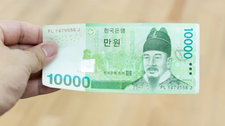 Biểu tượng tiền tệ Trung Quốc (nhân dân tệ) và Việt Nam (đồng)