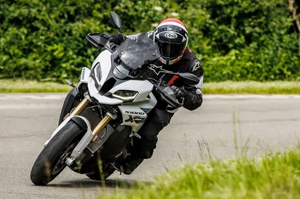 BMW S1000XR 2026: Bản Nâng Cấp Toàn Diện Cho Dòng Sport Touring bmw-s1000xr-2026-ban-nang-cap-toan-dien-cho-dong-sport-touri_861
