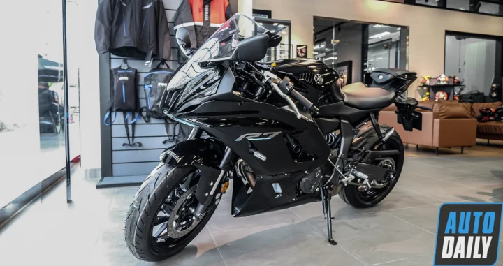 Cận cảnh động cơ Yamaha R7