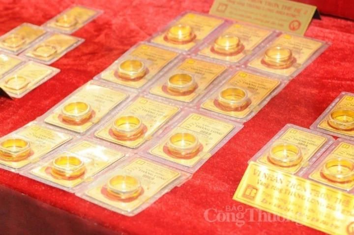 Cận cảnh vẻ đẹp lấp lánh của trang sức vàng Mi Hồng 9999