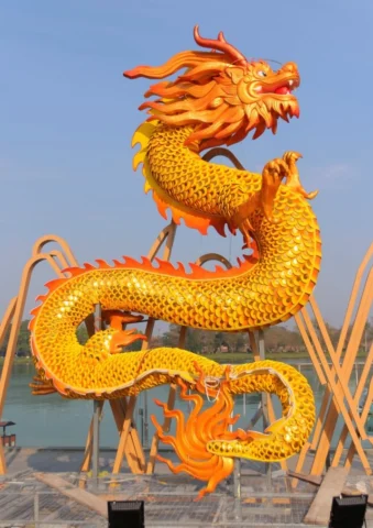 Chi tiết chạm khắc trên sản phẩm Rồng Vàng Huế