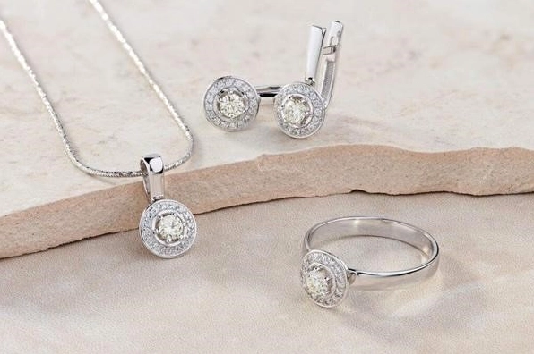 Chi tiết trang sức vàng Ý 750