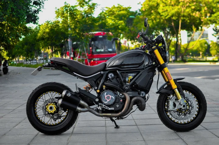Ducati 1100 trên đường phố