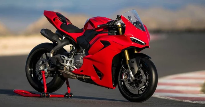 Ducati Panigale V2 màu vàng phiên bản mới