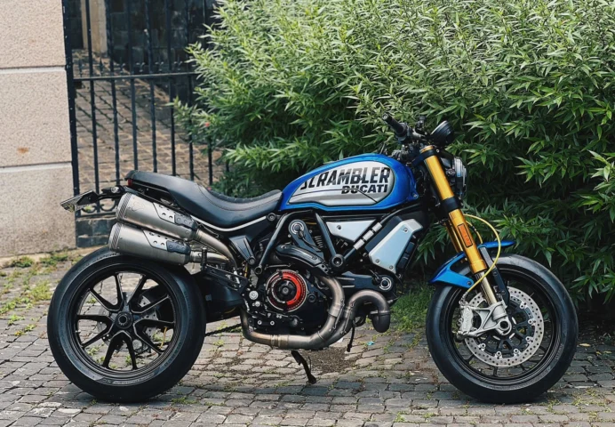 Ducati Scrambler 1100 tiêu chuẩn 2026