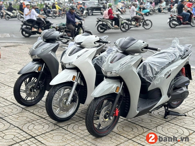 Hình ảnh yên xe SH 350i được độ lại thấp hơn