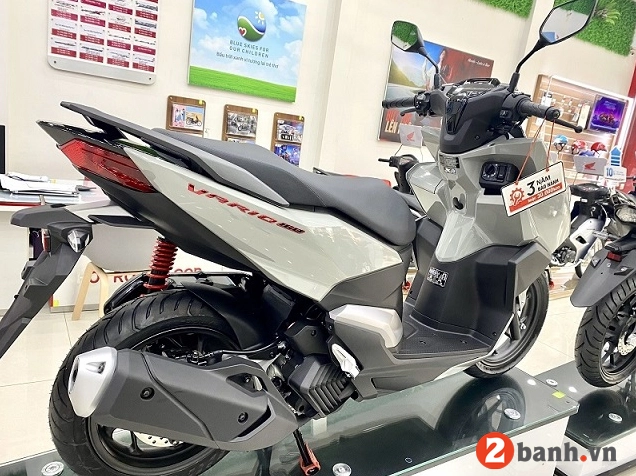 Honda Vario 160 Xám Xi Măng trên đường phố