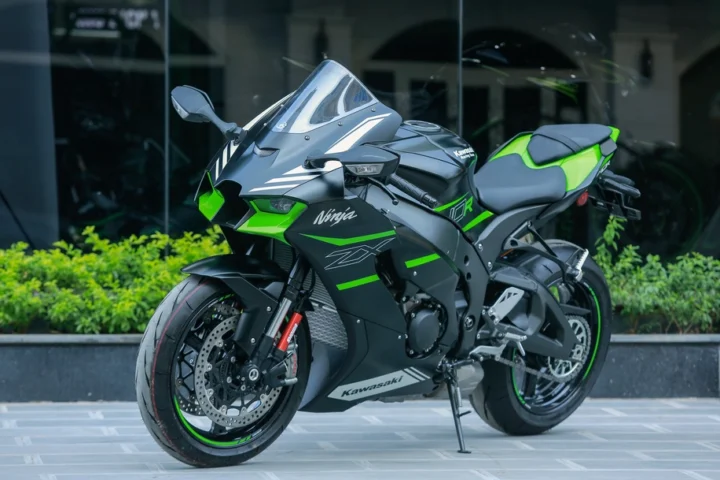 Kawasaki ZX-10R 2021 phiên bản màu xanh đặc trưng