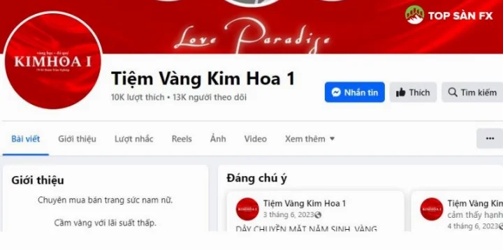 Khách hàng giao dịch tại tiệm vàng Kim Hoa