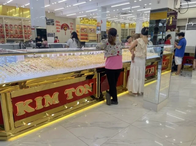 Không gian sang trọng tại Tiệm Vàng Kim Tôn Long Thành