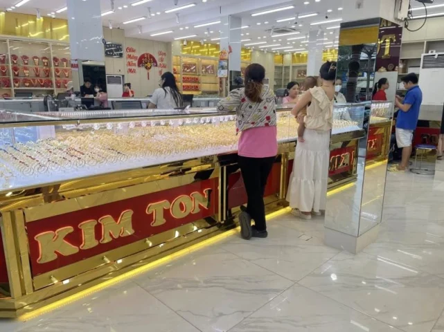 Không gian sang trọng tại Tiệm Vàng Kim Tôn