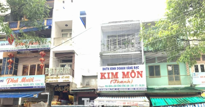 Không gian trưng bày trang sức tại tiệm vàng Kim Môn