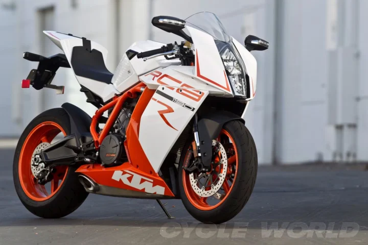 ktm-rc-8-sieu-moto-hieu-suat-cao-va-hanh-trinh-huyen-thoai_501