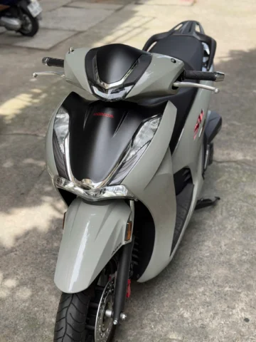 SH350i Xám Xi Măng 2023: Đánh Giá Chuyên Sâu & Cập Nhật 2026 Động cơ Honda SH350i mạnh mẽ và hiện đại
