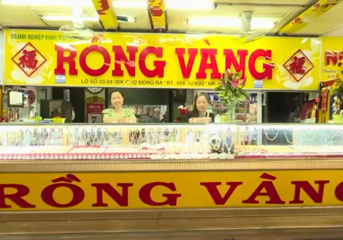 Tượng Rồng Vàng Huế tinh xảo