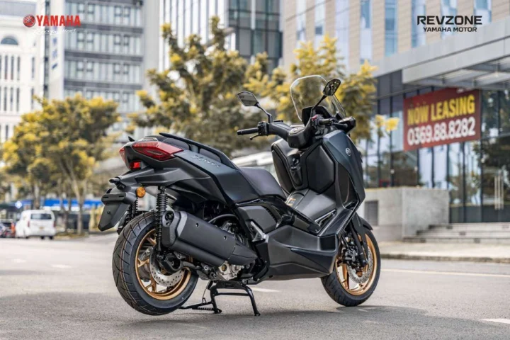 Yamaha XMAX 300 Giá 2026: Cập Nhật Mới Nhất & Phân Tích Yamaha XMAX 300 phối màu xám xanh đen