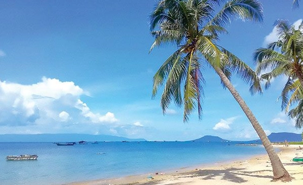 Đảo quốc nào ở Ấn Độ Dương nổi tiếng với bãi biển trắng và nước biển trong xanh? Bãi biển trắng mịn và nước biển trong xanh tại Maldives