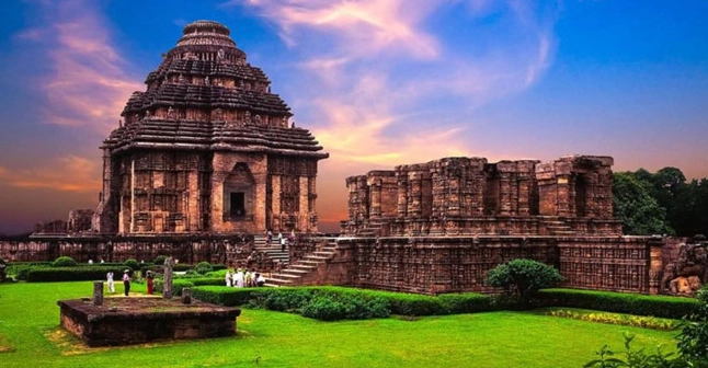 Bánh xe của cỗ xe thần Mặt Trời tại đền Konark
