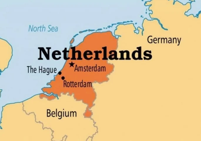 Netherlands là nước nào? Khám phá xứ sở cối xay gió 2026 Cảnh quan Hà Lan với cối xay gió và kênh đào