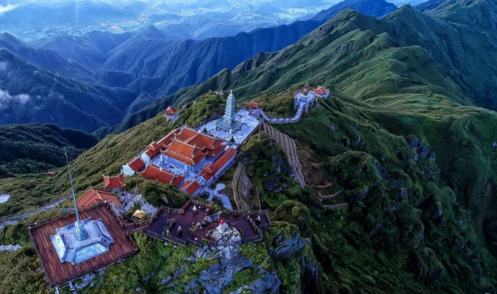 Dãy núi nào cao và đồ sộ nhất Việt Nam? Khám phá đỉnh cao! Cảnh quan núi non trùng điệp thuộc dãy Hoàng Liên Sơn