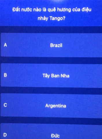 Cặp đôi nắm tay đầy tình tứ khiêu vũ tango
