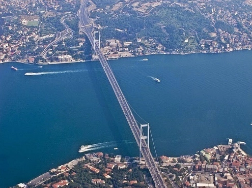 Cầu Bosphorus bắc qua eo biển