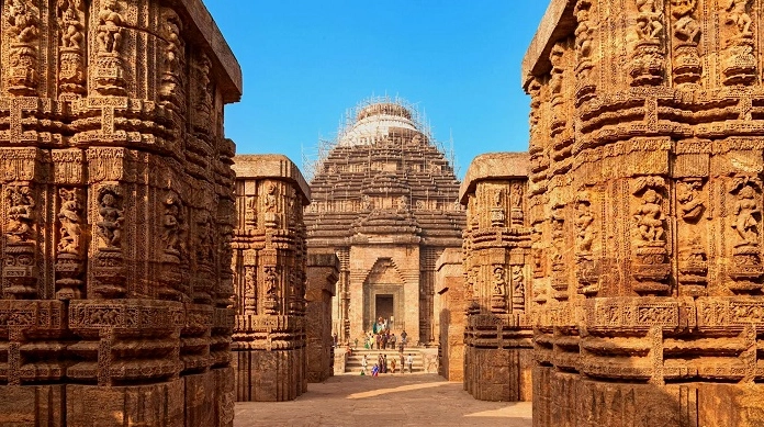 Chi tiết điêu khắc trên tường Đền thờ Mặt Trời Konark