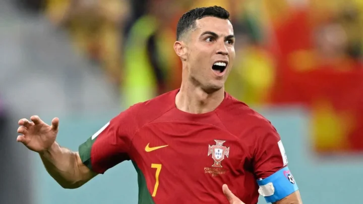 Ronaldo Ở Nước Nào? Hành Trình Vươn Tầm Cầu Thủ Vĩ Đại Nhất Thế Giới Cristiano Ronaldo với phong thái tự tin
