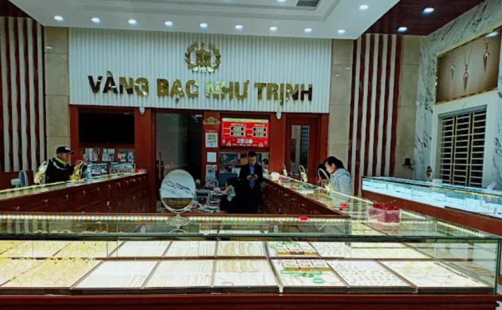 Cửa hàng vàng bạc như Trịnh trưng bày sản phẩm