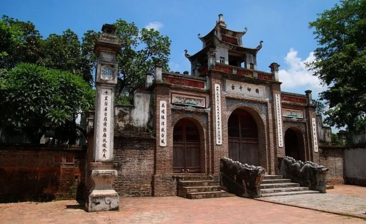 Thành Cổ Loa: Kinh Đô Cổ Đại - Nhà Nước Âu Lạc Huyền Thoại Di tích thành Cổ Loa với cổng thành cổ kính