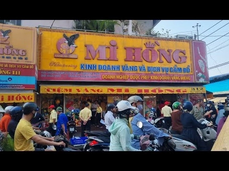 Tiệm Vàng Mi Hồng Bà Chiểu: Đánh Giá Chi Tiết & Cập Nhật 2026 Không gian trưng bày trang sức tại Tiệm Vàng Mi Hồng