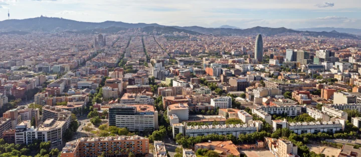 Barcelona Thuộc Nước Nào? Khám Phá Thủ Phủ Catalonia 2026 Kiến trúc ấn tượng của Barcelona nhìn từ trên cao