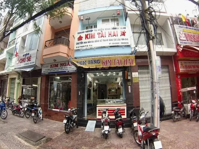 Kim cương lấp lánh tại tiệm vàng Kim Tài