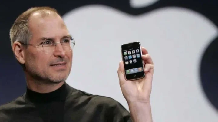 iPhone của nước nào? Giải mã nguồn gốc và lịch sử phát triển Logo Apple và các sản phẩm