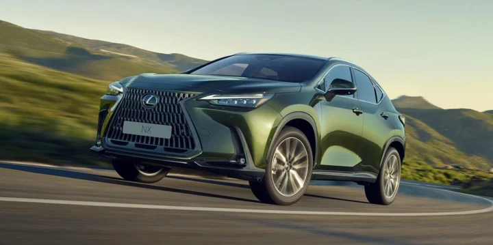 Logo Lexus và quốc kỳ Nhật Bản